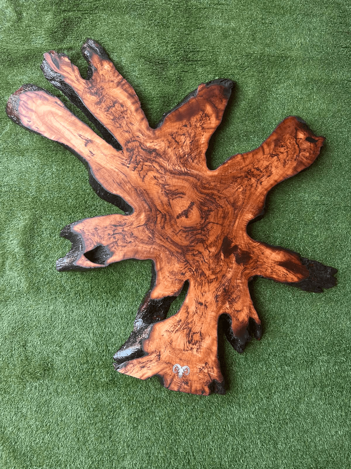 Mesa de centro em madeira produzida pela BecoWood