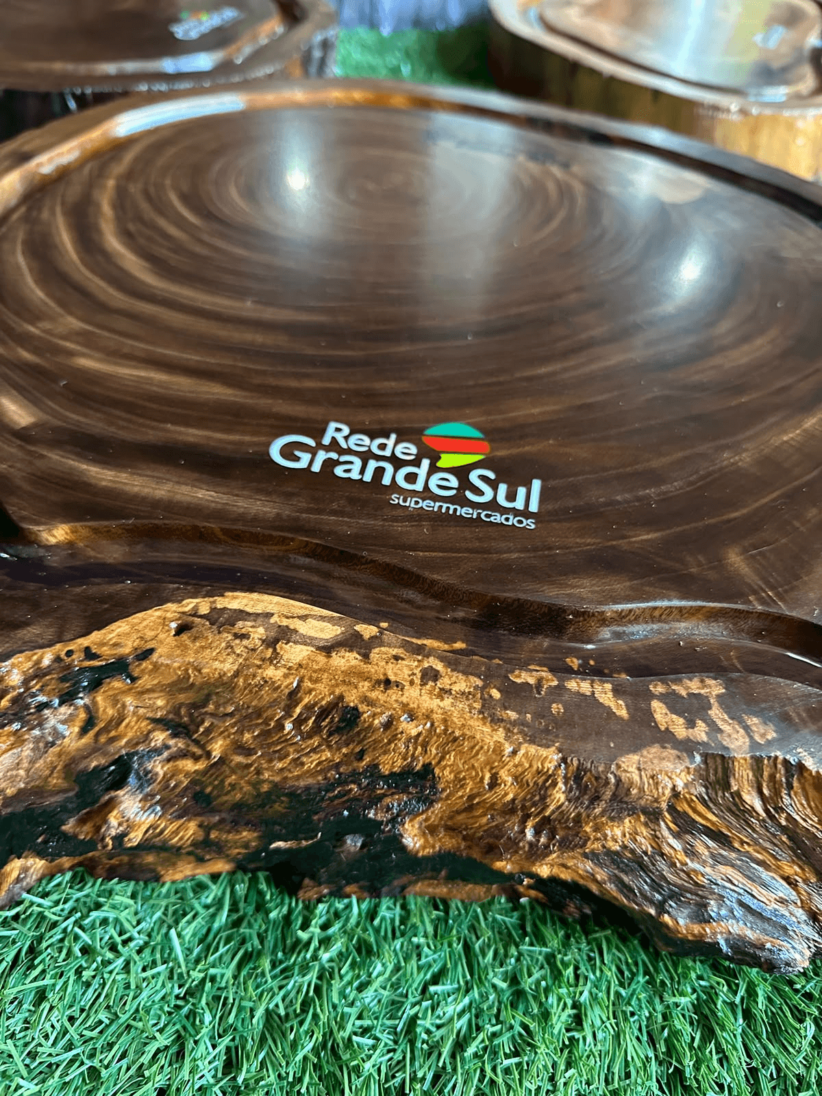 Tábuas BecoWood personalizadas com logotipos de empresas